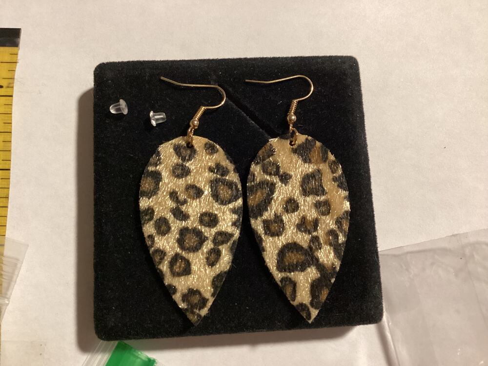 4357 NWOP New Fashion Leopard/Ocelot Faux Hide Dangling Earrings Animal Print